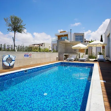 Paradise Cove Luxurious Beach Villas Marine 1 Bedroom Villa * Πάφος